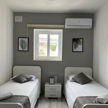 F3 Room 3, Private Room Two Single Beds Shared Bathroom Msida Exterior foto