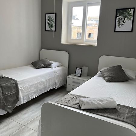 F3 Room 3, Private Room Two Single Beds Shared Bathroom Msida Exterior foto