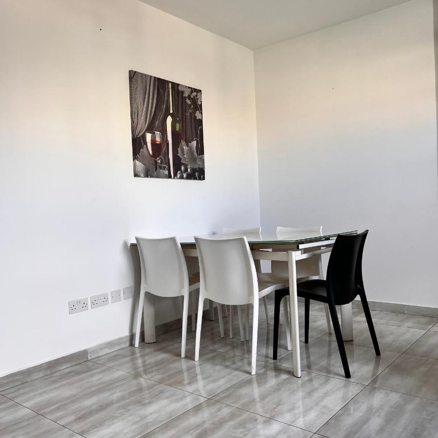 F3 Room 3, Private Room Two Single Beds Shared Bathroom Msida Exterior foto