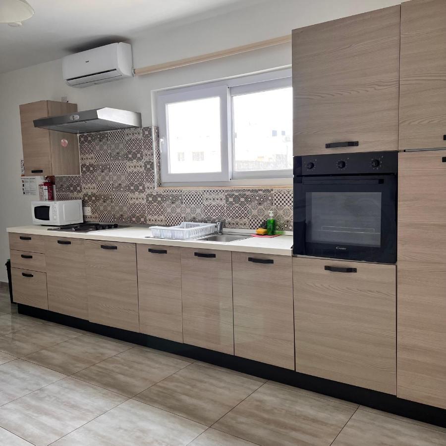 F3 Room 3, Private Room Two Single Beds Shared Bathroom Msida Exterior foto