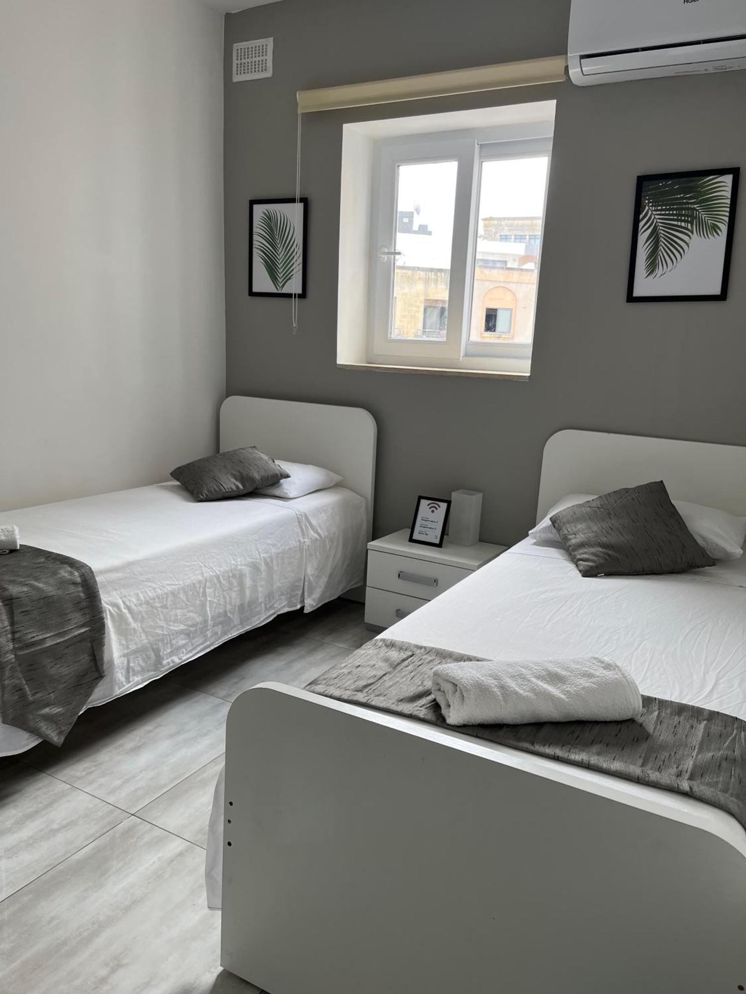 F3 Room 3, Private Room Two Single Beds Shared Bathroom Msida Exterior foto